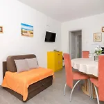 Sunny Corner Tribalj