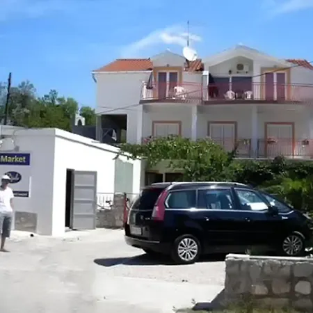 Sunny Corner * Tribalj