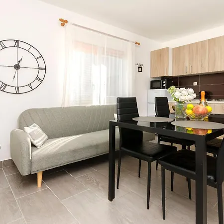 Sunny Corner Tribalj