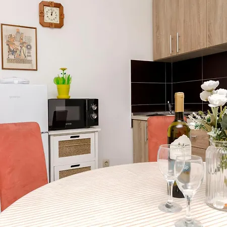 Sunny Corner Tribalj