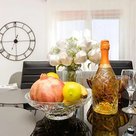 Sunny Corner Tribalj