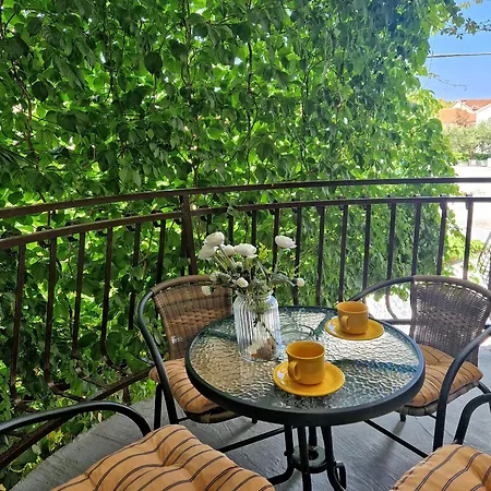 Sunny Corner Apartament *