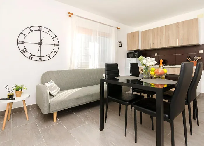 Sunny Corner Tribalj