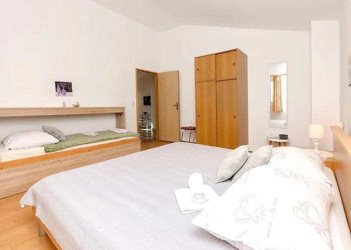 Sunny Corner * Tribalj