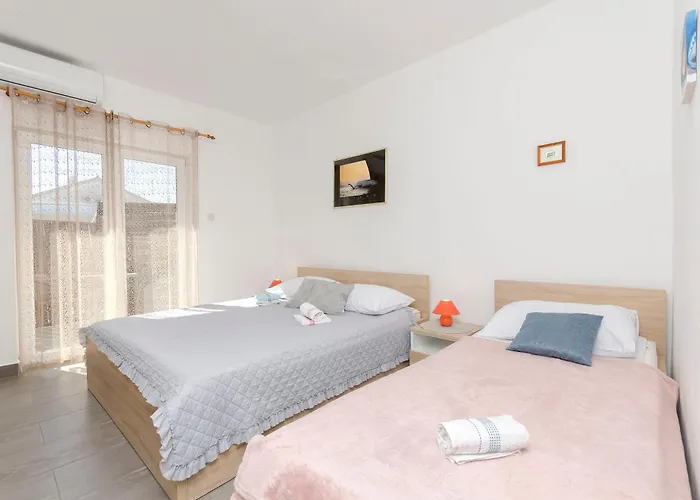 Sunny Corner Tribalj