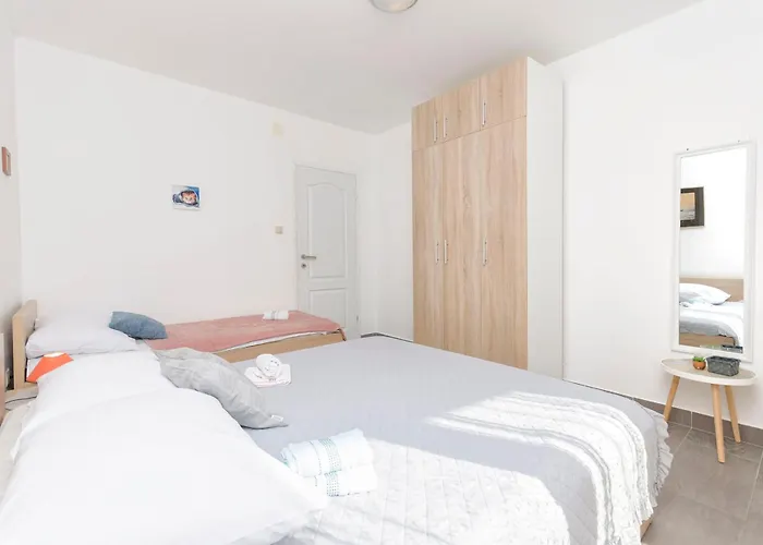 Sunny Corner * Tribalj